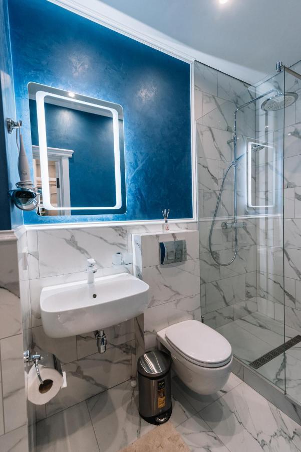 Royal Tower Vip Smart Apartments 3 Kiev Exteriör bild
